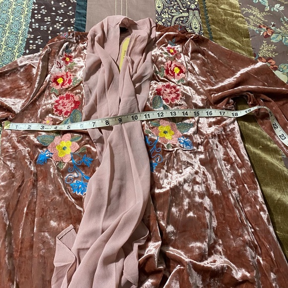 Last one stunning Embroidered cardigan - Picture 9 of 13